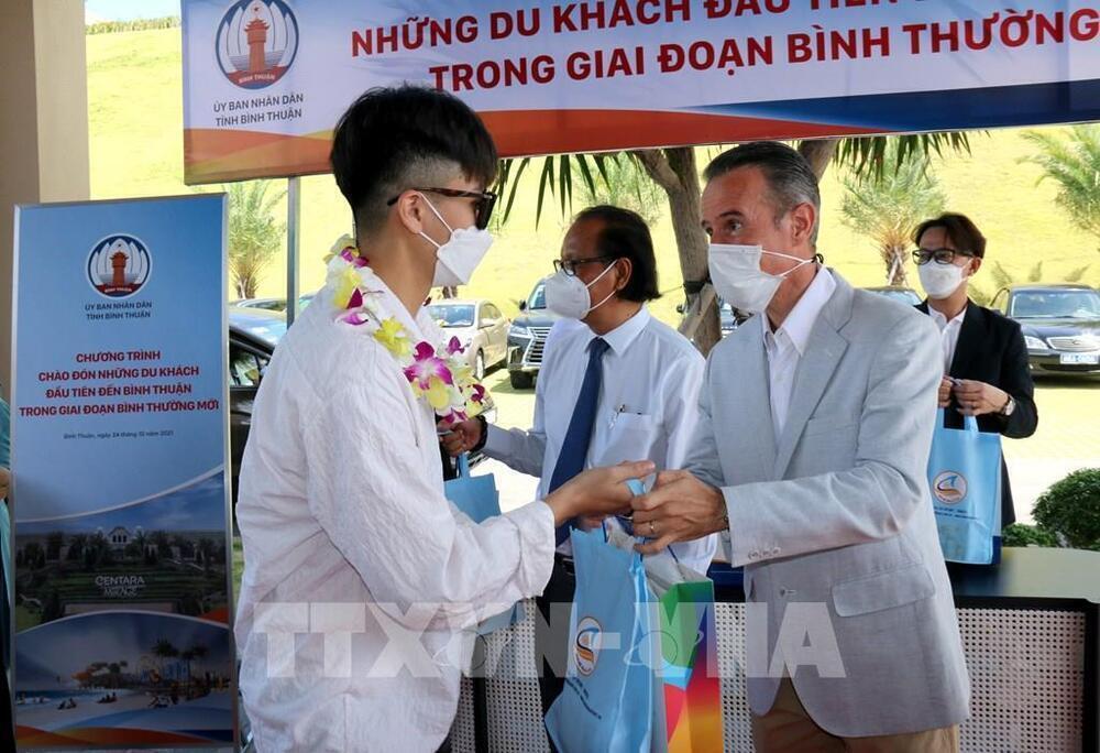 bình thuận đón những du khách đầu tiên trong giai đoạn bình thường mới